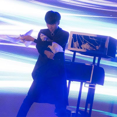 幻影鴿王於光影舞台完成多鴿魔術表演