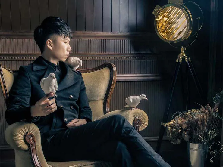 幻影鴿王與白鴿的鴿子魔術形象照